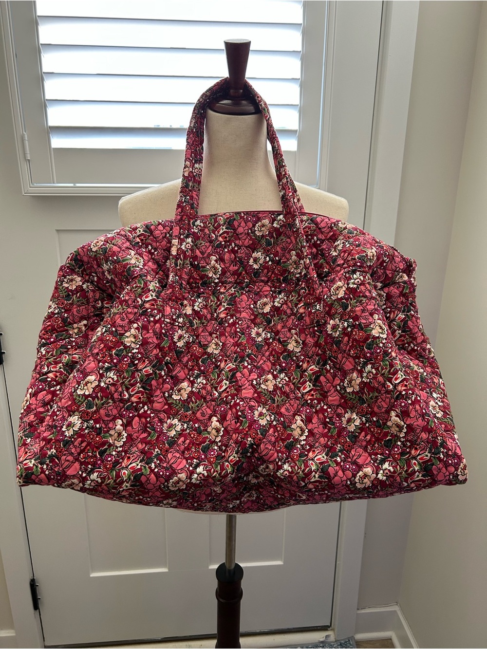 NEW Vera Bradley Disney Minnie Mouse & Daisy Duck Quilted Floral Hearts Duffel